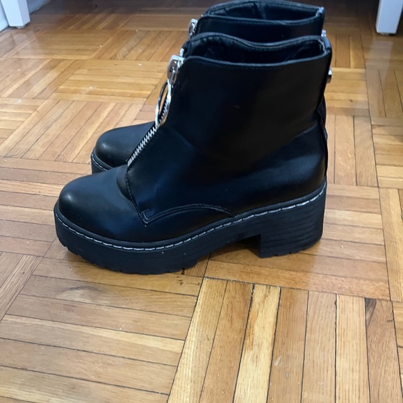 Zip front boots - Picture 2 of 5